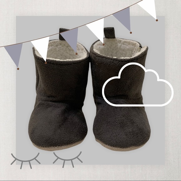 Newborn Gray Ugg Booties - Picture 4 of 5